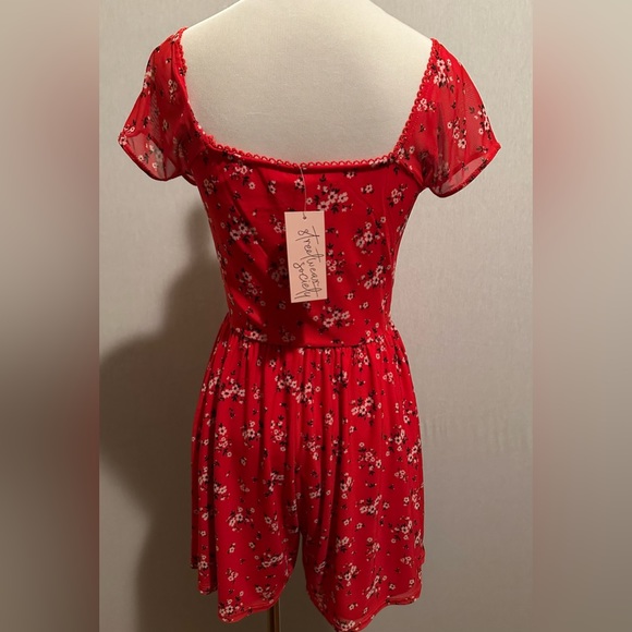 NEW NWT Cute Red Floral Skort Romper Size Small by Streetwear Society - Picture 3 of 10